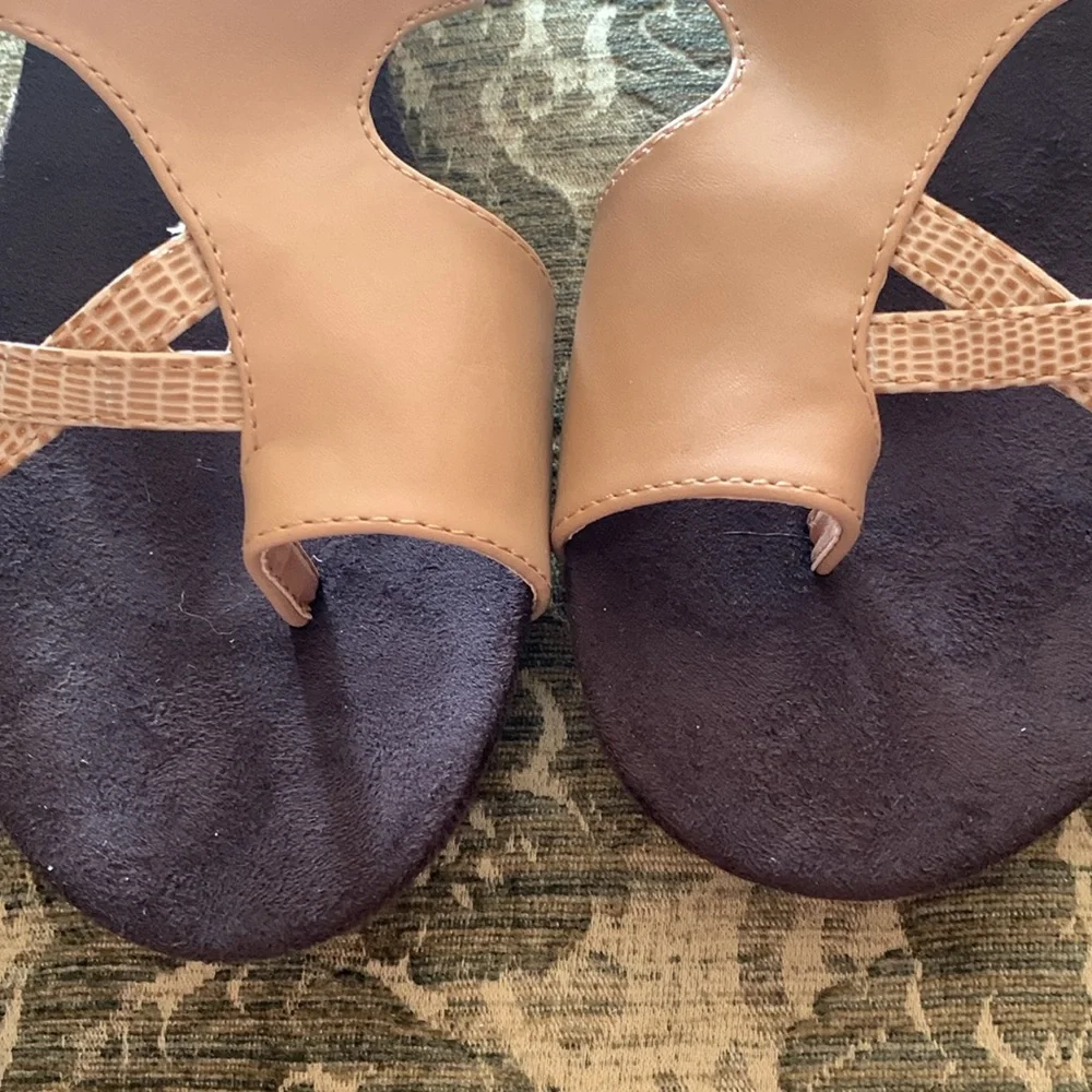 NEW-LENA LUISA BEIGE WEDGE SANDAL SZ 8 - Picture 2 of 8